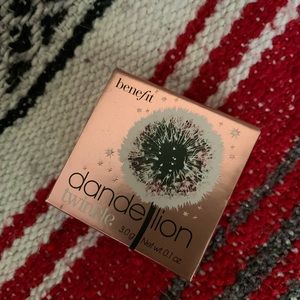 Benefit Dandelion Twinkle powder NIB